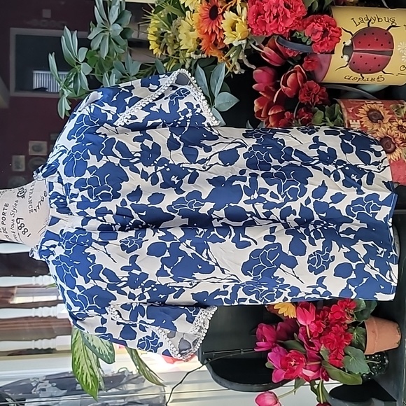 Petal Sleeve Floral Blouse NWOT - Picture 9 of 10
